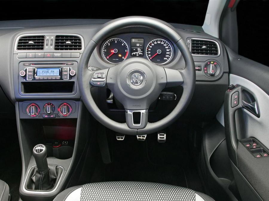  Volkswagen CrossPolo 2010 года  (UK) (фото 2 из 14)